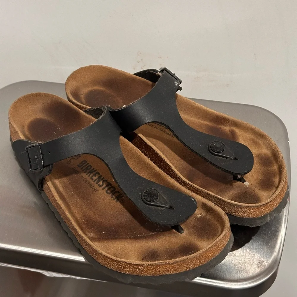 Birkenstock Gizeh Sandals - Picture 1 of 4